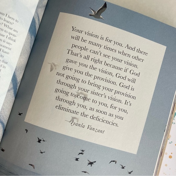 The Wisdom of Sundays Book by Oprah Winfrey - Picture 3 of 6